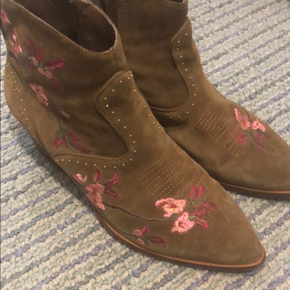 Ash embroidrer bootie
